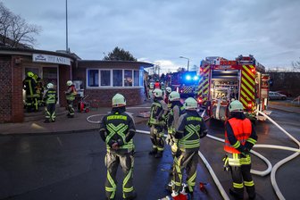 Hohenstein-Ernstthal: Weihnachtsgesteck gerät in Brand - In einem Imbiss in Hohenstein-Ernstthal hat es am Sonntagmorgen gebrannt.
