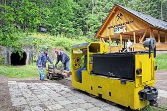 Hoher Forst: Welterbe wartet noch auf Wiederbelebung - Am Hohen Forst wird immer gewerkelt, denn die Leute um Wolfgang Prehl sind fleißig wie die Bienen 