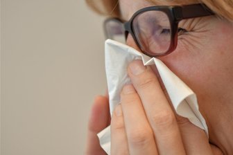 Hoher Krankenstand: Plauener Einwohnermeldeamt arbeitet nur eingeschränkt - Im Plauener Einwohnermeldeamt sind viele Mitarbeiter krank. Es kommt zu Einschränkungen. Symbolf