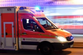 Hoher Schaden bei Unfall mit Rettungswagen und Bus -