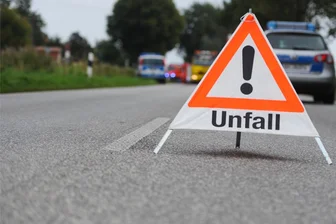 Hoher Schaden nach Unfall auf Chemnitzer Kaßberg - Die Polizei musste zu einem Unfall an eine Kreuzung auf dem Kaßberg ausrücken.