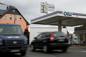 Hoher Spritpreis in Deutschland macht Tankstellen im Westerzgebirge zu schaffen - Tankstelle an der Bundesstraße 101 in Lauter: Die hohen Benzinpreise sorgen für noch mehr Tanktourismus in Richtung Tschechien.