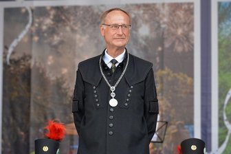 Holger Reuters kritisierter 2G-Vergleich: Stadträte sammeln Unterschriften für Abwahlantrag - Baubürgermeister Holger Reuter (CDU) - hier bei der Großen Bergparade zum diesjährigen Bergstadtsommer in Freiberg