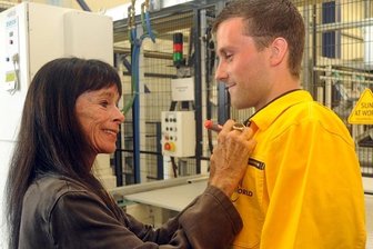 Geraldine Chaplin unterschreibt