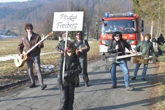 Holzhau feiert Skifasching erstmals als Straßenkarneval: Sogar die Puhdys waren dabei - Fast original: Die Puhdys gaben sich zum Holzhauer Skifasching die Ehre.