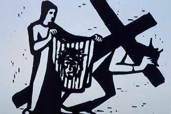 Holzschnitte, Bleiglasfenster und mehr: Falkensteiner Kirche bietet Kunstgenuss - Neben Glasbildern schuf Gottfried Zawadzki vor allem Holzschnitte zu biblischen Themen: Hier eine Episode aus dem Kreuzweg.