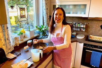 Homestory: Plätzchenbacken mit Sängerin Susanne Engelhardt vom Freiberger Theater - Susanne Engelhardt beim Plätzchenbacken in ihrer Küche in Burkhardtswalde.