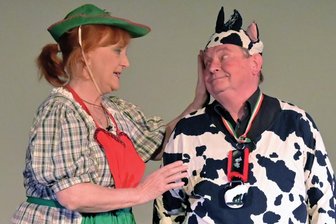 Hommage an die „Henne“ im Erzgebirge: Weggefährten halten Lebenswerk lebendig - Dagmar Gelbke und Wolfgang Flieder (r.) haben das Publikum in Stollberg begeistert.