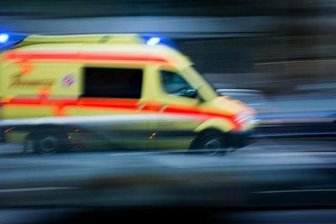 Honda überschlägt sich - vier Personen schwer verletzt - 