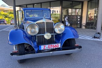 Horch-Oldtimer steuern am Mittwoch Reichenbach an - Im Pavillon an der Awo-Zentrale ist auch dieser Horch 750 B Pullman, Baujahr 1933, zu sehen.