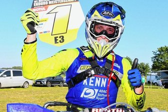 Horror-Crash überstanden, dann Titel-Hattrick perfekt gemacht - Vorzeitig am Ziel: Enduropilot Luca Fischeder ist Deutscher Meister der Klasse E3. 