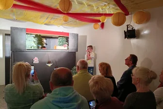 Hort „Wichtelhausen“ in Reichenbach hat jetzt ein Puppentheater - Der Hort „Wichtelhausen“ besitzt jetzt ein Puppentheater.
