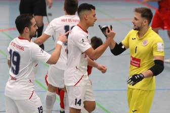 HOT 05 bewahrt vor Topspiel die Ruhe - Auf Torwart Johan Vavrek (rechts) von HOT 05 Futsal aus Hohenstein-Ernstthal wird am Samstag gegen den Stuttgarter Futsal Club wohl viel Arbeit zukommen. 