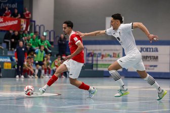 HOT 05 Futsal: Viele Tore und viel Aufregung beim Heimsieg gegen Jahn Regensburg - Dini Abdelmoghit (links) ging mit drei Treffern für HOT 05 Futsal am Samstag gegen Jahn Regensburg voran.