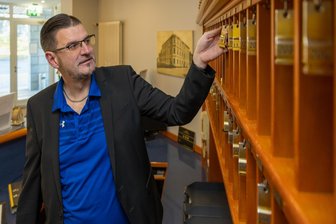 Hotel im Vogtland schließt nach 31 Jahren: „Es läuft nicht so gut, um davon leben zu können“ - Pächter Michael Ammerschuber zieht sich nach acht Jahren aus dem Hotel Falkenstein zurück. Die letzten Gäste verlassen das Haus am Sonntag.