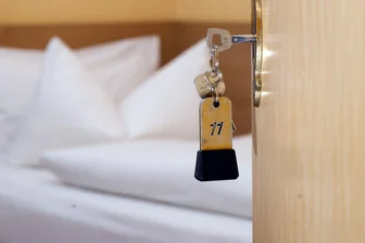 Hotel lehnt Buchung mit antisemitischer Begründung ab - Das Hotel entschuldigte sich per E-Mail bei dem Gast. (Symbolbild)