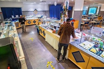 Hotelchef: Panoramarestaurant vorübergehend geschlossen - Für die Hotelgäste steht ein reichhaltiges Buffet zur Verfügung. Weil derzeit das Panoramarestaurant geschlossen hat, wird dieses auch Gästen angeboten, die im Hotel nicht übernachten.