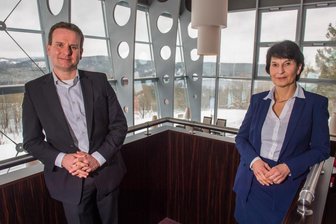 Hoteliers im Erzgebirge stehen unter Schock - Die ehemalige Geschäftsführerin des Hotels am Bühl Sabine Silbersack (r.) und der neue Geschäftsführer Ralf Schibelius - Geschäftsführer des Hotels Am Bühl