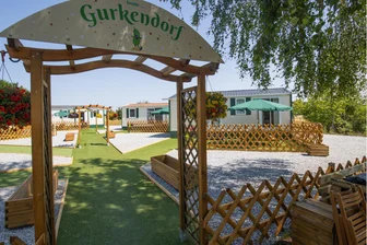 Hotelkette Travdo aus Rochlitz startet mit Tiny-Häusern in die Ferien - Fünf Tiny-Häuser starten jetzt in die Sommersaison am Ferien-Hotel in Kolkwitz.
