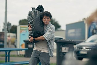 "How to Sell Drugs Online (Fast)"-Schauspieler Maximilian Mundt über Drogen - Maximilian Mundt als Moritz ("m1000") in einer Szene der 3. Staffel der Serie "How to Sell Drugs Online (Fast)". Die neue Staffel startet am kommenden Dienstag beim Streaminganbieter Netflix.