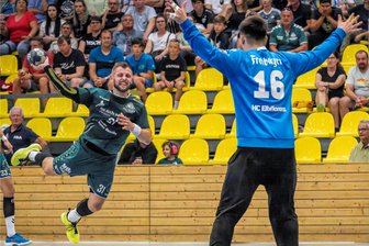 HSG-Manager vor Heimspiel gegen Bad Blankenburg: "Es bringt nichts, jetzt draufzuhauen" - Als Neuzugang geht Martin Kovarik (l.) bereits voran. Mit seinen 30 Jahren gehört er zu den Ältesten bei den Dachsen und führt die junge Mannschaft mit an. Im vergangenen Spiel erzielte er sechs Treffer.