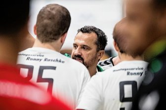 HSG rückt noch enger zusammen - Geschlossen zum nächsten Heimsieg: HSG-Cheftrainer Trainer Jiri Tancos baut nach der bitteren 23:27-Niederlage bei der SG Pirna/Heidenau auf den Teamgeist seiner Mannschaft.