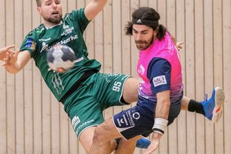 HSG will freien Fall stoppen - Das Hinspiel gewannen die Freiberger in Thüringen knapp mit 35:34. Jens Tieken (l.) lieferte in der Partie eine seiner besten Saisonleistungen ab. Er traf an der Saale neunmal. 