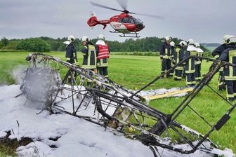 Hubschrauber "Christoph 46" rettet seit 25 Jahren Menschenleben - Im Juni dieses Jahres war der Rettungshubschrauber Christoph 46 auf dem Verkehrslandeplatz im vogtländischen Auerbach im Einsatz. Ein Ultraleicht-Flugzeug war kurz nach dem Start aus 20 Meter Höhe abgestürzt und in Flammen aufgegangen. Der Pilot konnte sich retten.