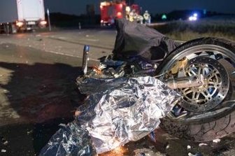 Hubschrauber fliegt Biker in Krankenhaus - Am Lichtenberger Kreuz war eine Honda mit einem Sattelzug kollidiert. 