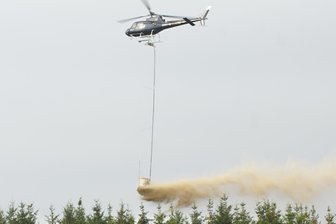 Hubschrauber über dem Erzgebirge: Im Forstbezirk Neudorf beginnt die Waldkalkung - Im Forstbezirk Neudorf beginnt nächste Woche die Waldkalkung.