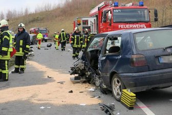 Hubschraubereinsatz: Drei Verletzte bei Unfall auf B 101 - 