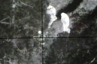 Hubschraubereinsatz: Polizei fasst Einbrecher - Auf diesem Wärmekamerabild waren noch zwei Tatverdächtige zu sehen. Einer von ihnen wurde gestellt.