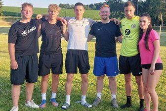 "Hüftsteifes" Team gewinnt Volleyballturnier in Tirpersdorf -