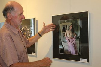 „Hüllenlos schön“: Fotoclub Vogtland stellt Aktfotografien im Leubnitzer Schloss aus - Jürgen Zorn zeigt ein Foto, welches im Rittergut Endschütz entstand.