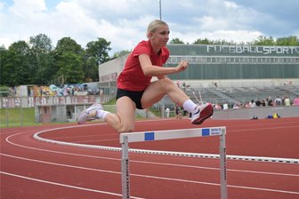 Hürdenläuferin verabschiedet sich mit Bestzeit vom SV Vorwärts Zwickau - Mit dem Wechsel an die Sportschule nach Chemnitz muss sich Letje Gärtner auf viele neue Gegebenheiten einstellen. Dazu zählt bald auch eine neue Hürdenhöhe.