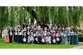 Humanistisches Greifenstein-Gymnasium Thum: Das sind die Abiturienten 2024 - Der Abiturjahrgang 2024 des Humanistischen Greifenstein-Gymnasium Thum.