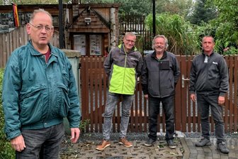 Humor statt Hackebeil in Zwickau: Pölbitzer kleingärtnern ohne Rosenkrieg - Steffen Müller ist Chef der Sparte „Hermann Duncker“. Hinten im Bild von links: Dirk Scheller, Wolfgang Rausch und Uwe Kirchhof.