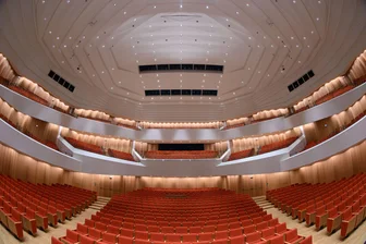 Humorvoller Auftakt für Dresdner Musikfestspiele - Die Dresdner Musikfestspiele bieten bis zum 14. Juni 64 Konzerte und Veranstaltungen - ein wichtiger Schauplatz ist der Kulturpalast der Elbestadt. (Archvibild)