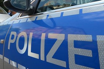 Hundeköder mit Nägeln ausgelegt -
