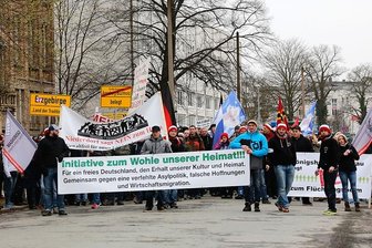 Hunderte Asylgegner bei Sternmarsch in Chemnitz - 