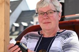 Hunderte besuchen Regionalmarkt - Uta Grunewald von der Ölmühle Stöbnig freute sich über Kunden, die es nicht eilig haben.