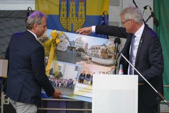 Hunderte Besucher feiern im Zschopauer Schloss den Tag der Deutschen Einheit -