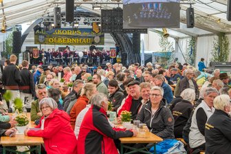 Hunderte Besucher genießen Blasmusik in Olbernhau - Mit dem Kreisfeuerwehrmusiktreffen ist am Sonntag im Rittergut die Feier anlässlich 75 Jahre Musikkorps der Stadt Olbernhau zu Ende gegangen.