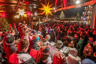 Hunderte Besucher kommen zur Eröffnung des Weihnachtsmarktes nach Marienberg - Hunderte Menschen verfolgten am Mittwochabend die Eröffnung des Marienberger Weihnachtsmarktes.