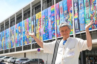 Hunderte Friedensbanner: Ein bunter Weltrekord in Chemnitz - Gerald Richter ist der Initiator der Friedensbanner. Hunderte gibt es davon.
