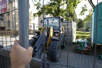 Über 500 Liter Diesel haben Unbekannte von Baustellen in Penig und Berbersdorf gestohlen.