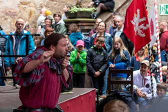 Hunderte Mittelalterfans belagern Burg Kriebstein - 