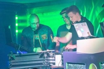 Hunderte tanzen auf der Halde 116 - Mit dabei waren das DJ-Team Toast Hawaii und Beat Deejays. 
