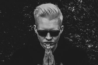 Hunderttausendfach gestreamte Techno-Eleganz aus Chemnitz: Hier kommt Whitcap Music! - Ramon Liebsch ist Whitecap Music.  Foto: Whitecap Music
