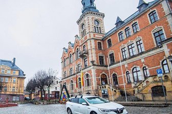 Hundesteuer, Parkgebühr und der 43-Millionen-Euro-Plan für Stollberg - Parken wird teurer, zudem gibt es mehr kostenpflichtige Stellplätze in Stollberg. 
